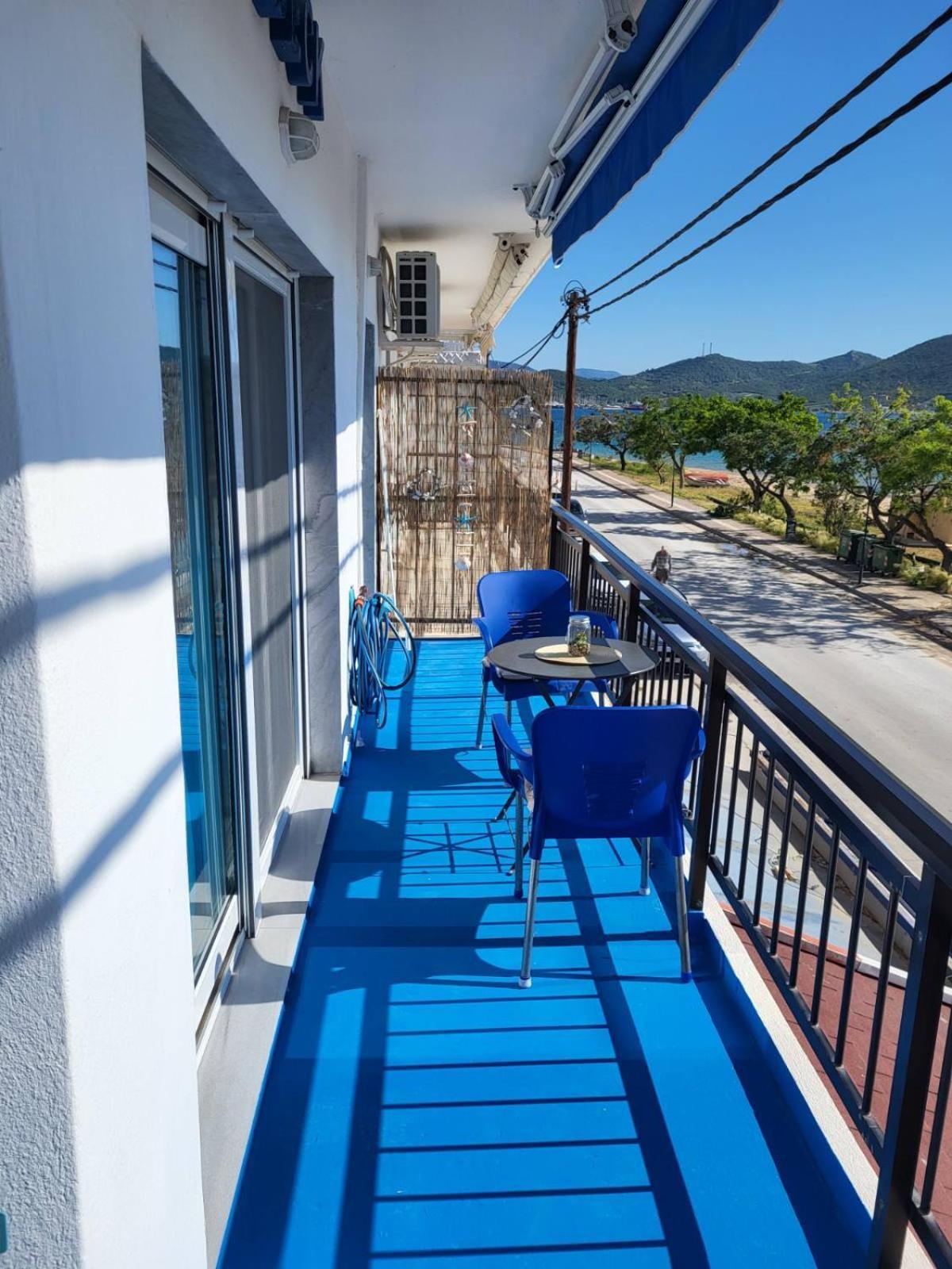 Upper Deck Apt. Apartment เนอาเปรามอส ภายนอก รูปภาพ