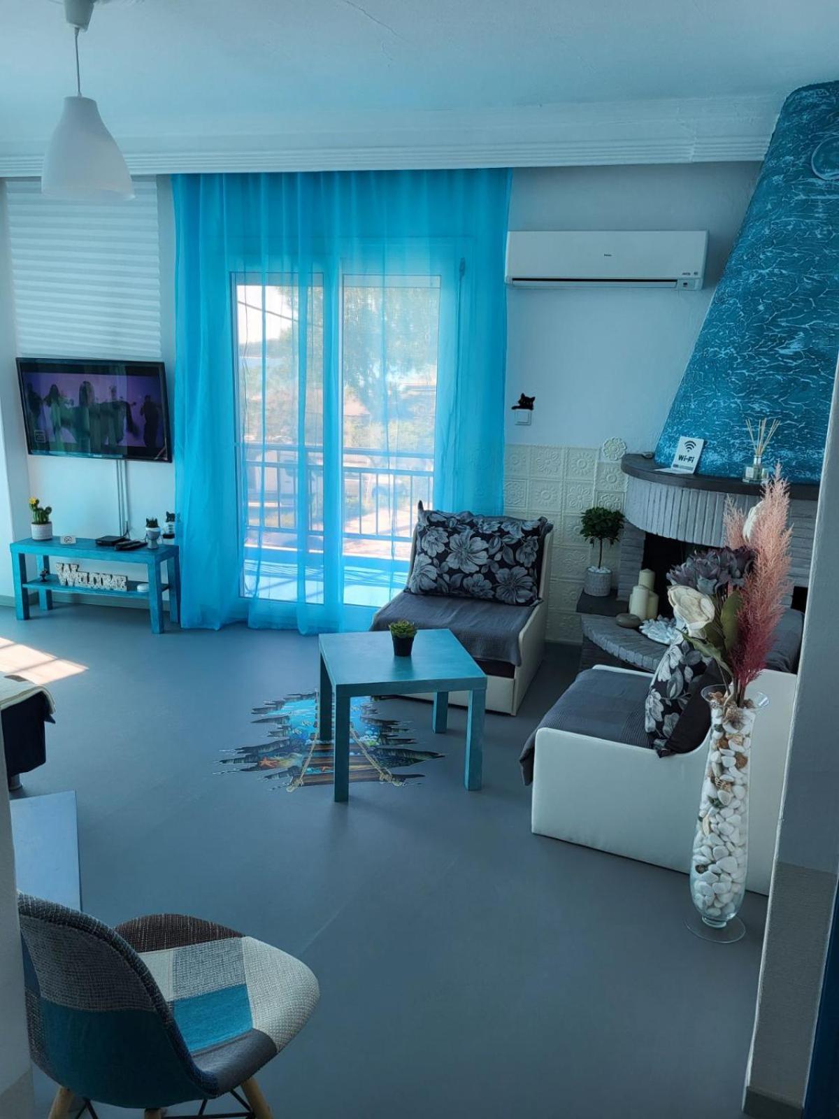 Upper Deck Apt. Apartment เนอาเปรามอส ภายนอก รูปภาพ
