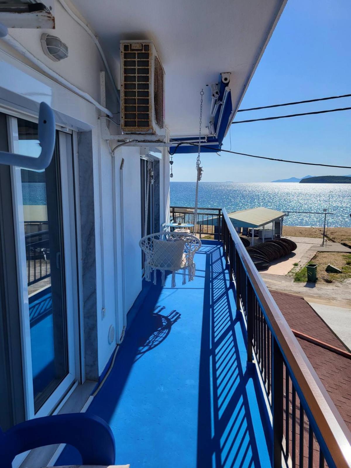 Upper Deck Apt. Apartment เนอาเปรามอส ภายนอก รูปภาพ