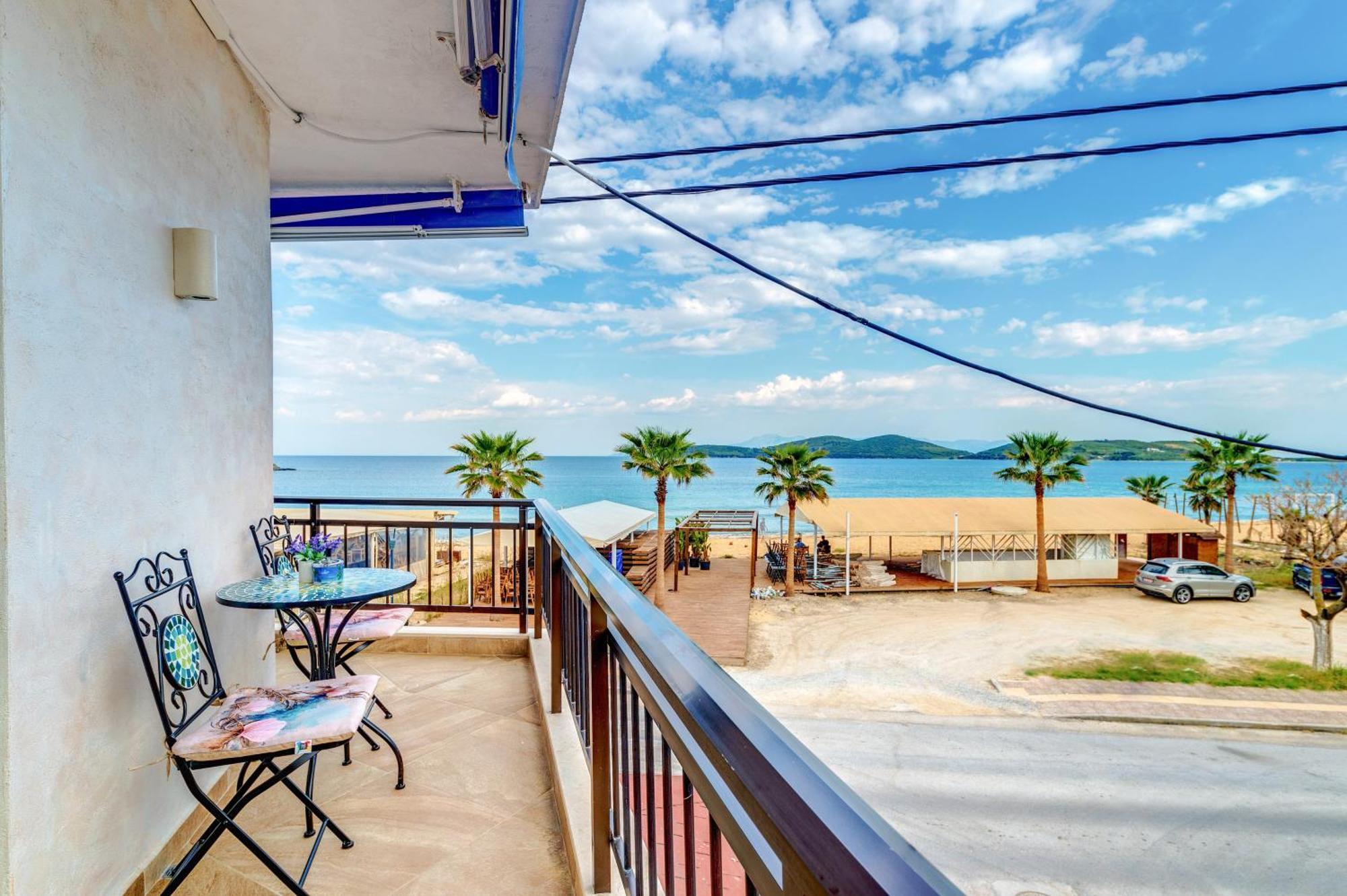 Upper Deck Apt. Apartment เนอาเปรามอส ภายนอก รูปภาพ