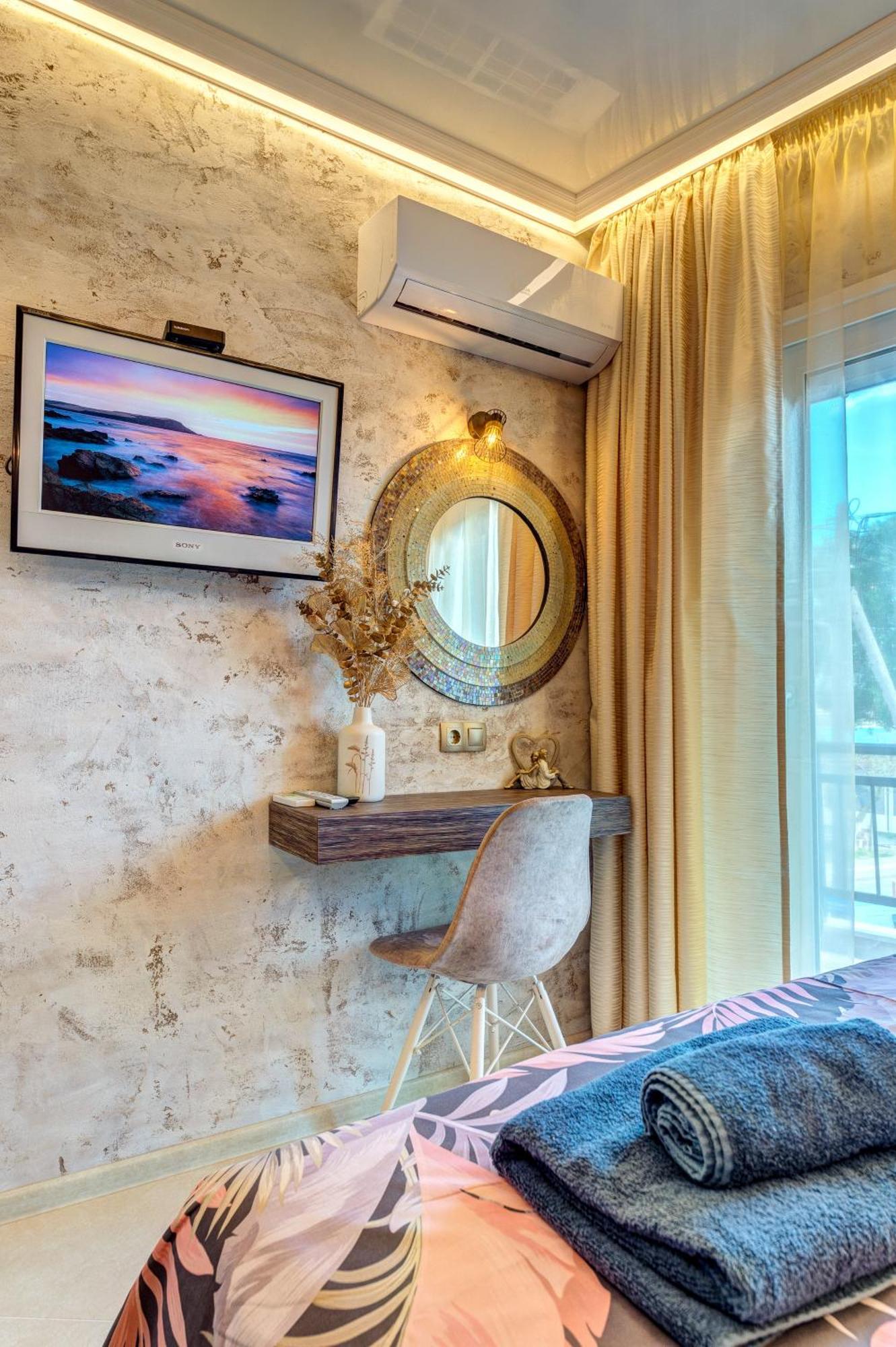 Upper Deck Apt. Apartment เนอาเปรามอส ภายนอก รูปภาพ