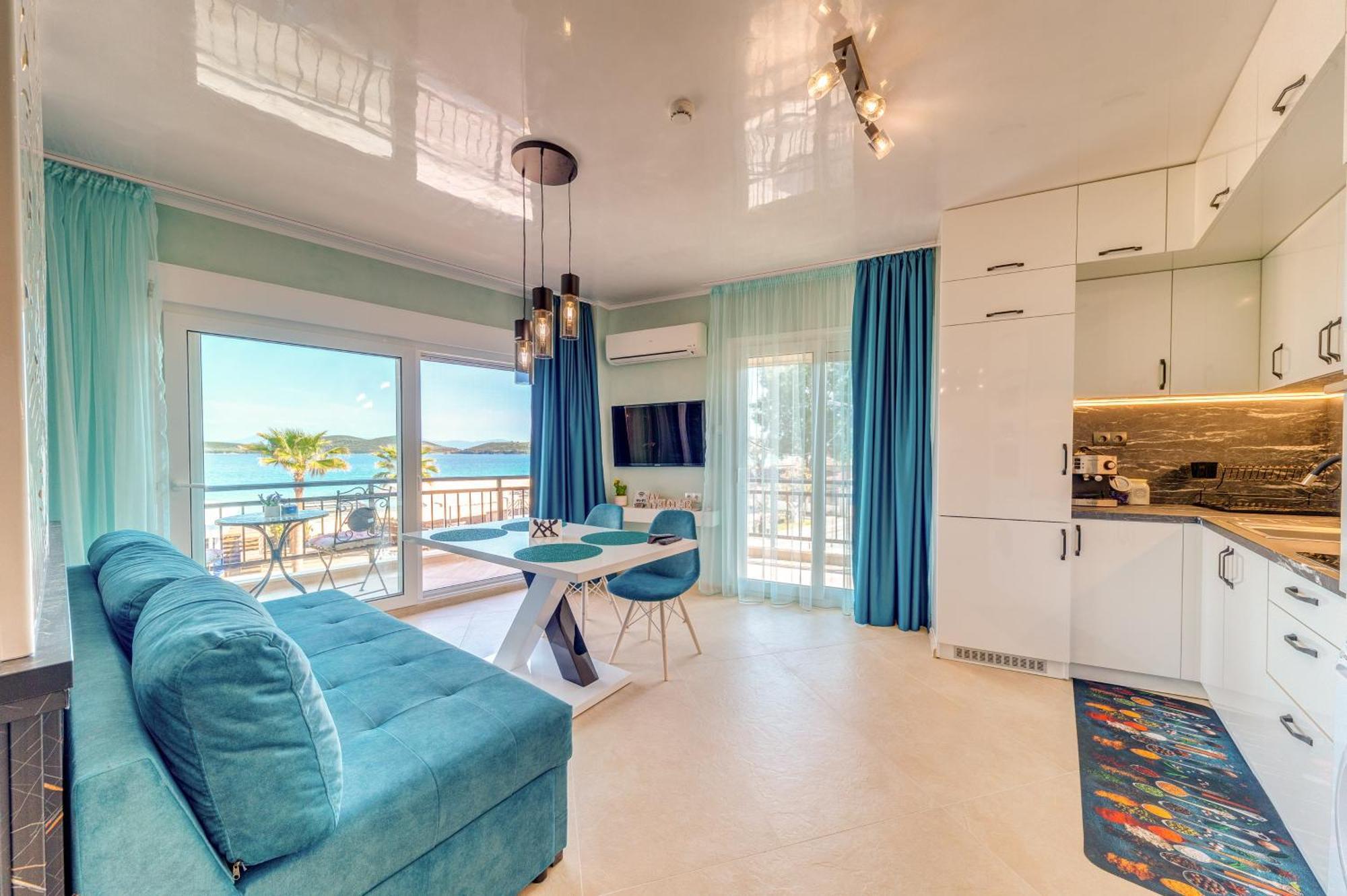 Upper Deck Apt. Apartment เนอาเปรามอส ภายนอก รูปภาพ