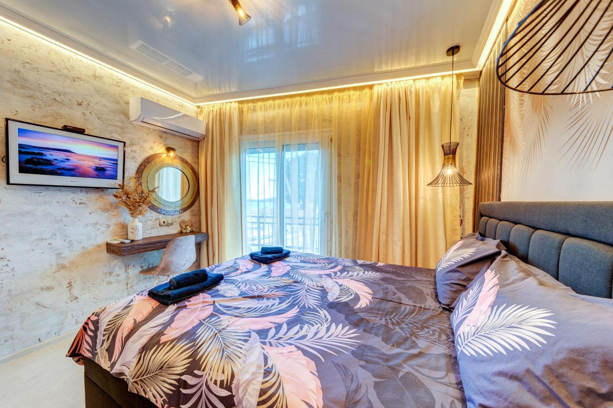 Upper Deck Apt. Apartment เนอาเปรามอส ภายนอก รูปภาพ