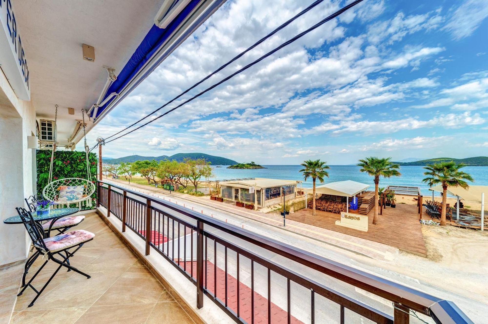 Upper Deck Apt. Apartment เนอาเปรามอส ภายนอก รูปภาพ