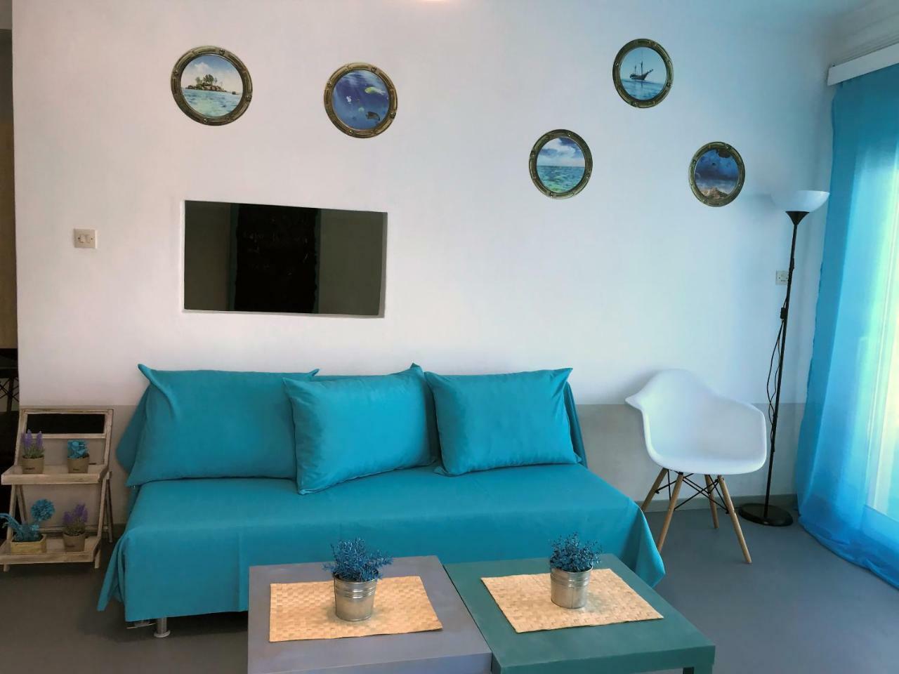 Upper Deck Apt. Apartment เนอาเปรามอส ภายนอก รูปภาพ