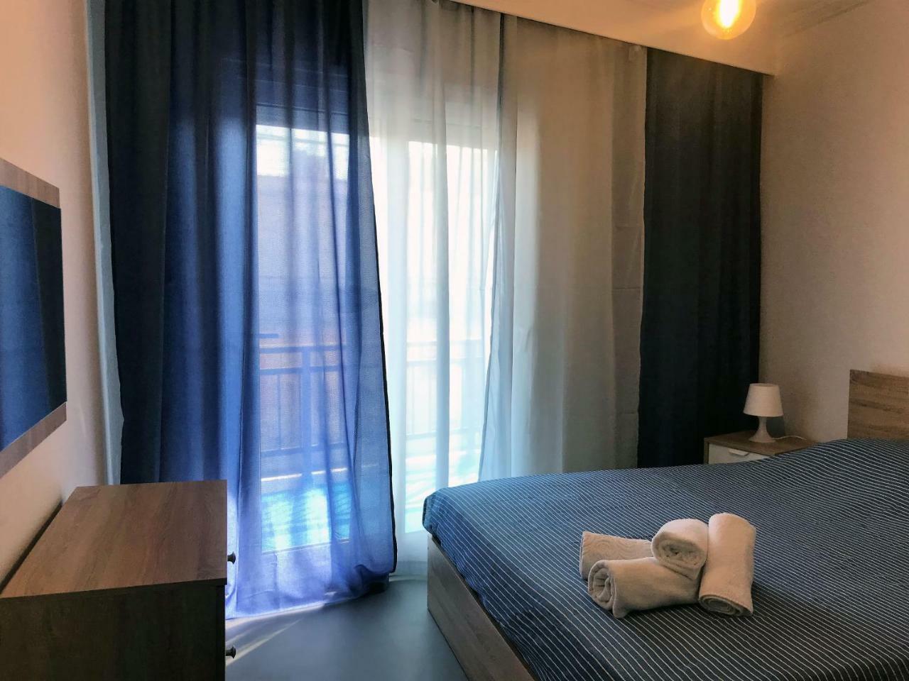 Upper Deck Apt. Apartment เนอาเปรามอส ภายนอก รูปภาพ
